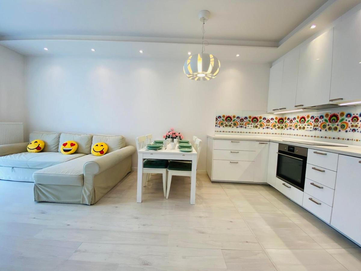 3 Rooms Aircon Apartment With Free Parking, Balcony Walking Distance Old Town Krakow Exterior photo
